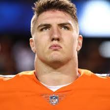 Derek Murrell's Instagram, Twitter & Facebook