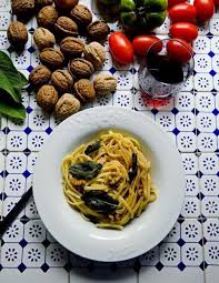 Pates Aux Noix Et A La Sauge Comment Transcender Des Pates Au Beurre Elle A Table Pate Au Beurre Recettes De Cuisine Recette Sicilienne