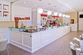 Fiori Giovanni Bar And Shop Design Siamo Specializzati Nell Arredo Di Locali Commerciali Bar Gelaterie Negozi Int Arredamento Arredamento Casa Bar