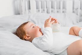 Kandungan gizi susu formula bayi termasuk lengkap, nutrisi utamanya adalah karbohidrat, lemak, protein, dan mineral. Memilih Susu Formula Terbaik Untuk Bayi