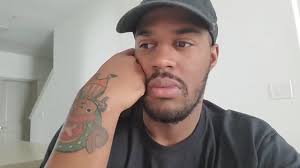 Huomasin just, että yhdellä mun lempi-YouTubettajista, LongBeachGriffyllä, 