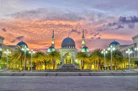 The yayasan al bukhari mosque is a mosque in kuala lumpur, malaysia. Al Bukhari Mosque Of Malaysia Mosque Beautiful Mosques Malaysia