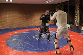 Robin promises the dying knight he will return his sword to his father sir walter loxley (max von sydow) in nottingham. Grappling Trening Knockout