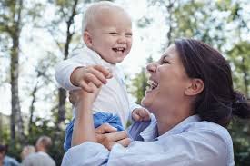 Tag des babys am 2. Zahnen Tipps Wenn Babys Erste Zahne Kommen Milupa