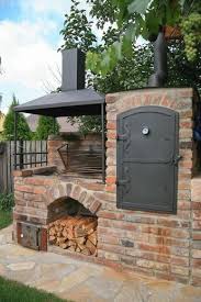 Hinterhofdesigns Interessante Mit Outdoorkuche Pool Und Hinterhofe Patiodecor Patioideas In 2020 Backyard Barbeque Outdoor Kitchen Design Outdoor Oven