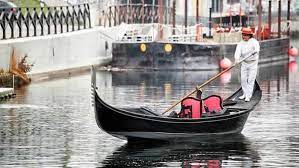Congedo matrimoniale, 15 giorni di riposo per i neo sposi: Prima Gondola A Milano I Navigli Come Canali Veneziani