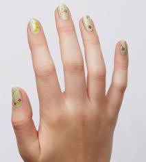 Módní trendy se jako ve všech odvětvích rychle mění a stejně tak i nail art vyvíjí stále rtěnka essence this is me, 65 kč. Essence Wildflower Nail Stickers Nalepky Na Nehty 41 Kusu Parfemomanie Cz