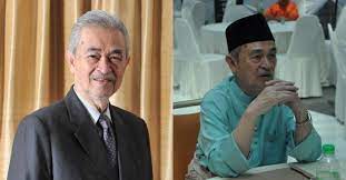 Written in malay language, the book is a compilation of biographical history of the fifth prime minister of malaysia, tun abdullah badawi. Berita Palsu Pegawai Khas Tun Abdullah Ahmad Badawi Buat Laporan Polis