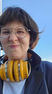 Hello there. I'm a 28 year old dog walker and musician looking for a room  in Brooklyn or Astoria. Interesting to move in