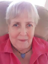 Let's give some love to my beautiful mother! She is my biggest supporter❤️  She also reminds me to make smaller earrings too !