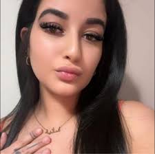 she's a 10 but she googles the menu before going to the restaurant