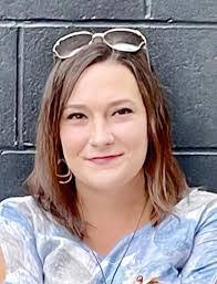 Holly Hewett's Instagram, Twitter & Facebook