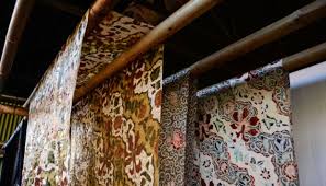 Batik motif modern | batik indonesia, batik solo, batik jogja, gaun merupakan sebuah galeri tentang seni motif batik yang terbaik dan terlengkap. Motif Abstrak Kontemporer Jadi Ikon Batik Kulon Progo Bisnis Tempo Co