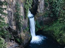 State of oregon at 2,640 feet (800 m) elevation. Toketee Falls Umpqua Hot Springs That One Adventure Couple
