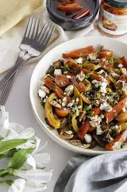 Salade D Aubergine Aux Poivrons Grilles Et Crus La Vie Claire Recette En 2020 Salade Aubergine Salade Poivrons Grilles