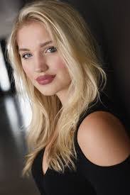 Lynnae Smith's Instagram, Twitter & Facebook