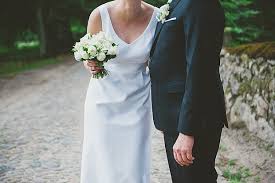 Hochzeiten sind eine wunderbare gelegenheit, um nicht nur die liebe zu feiern, sondern auch um in wunderschöne kleider zu schlüpfen und die mode zu als weiblicher gast auf einer hochzeit gibt es ein paar grundlegende moderegeln zu befolgen. Darf Man Als Gast Weiss Zur Hochzeit Tragen Plus Hochzeitsbuch Gewinnspiel Lieschen Heiratet