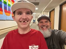 Lesa Saunders's Instagram, Twitter & Facebook