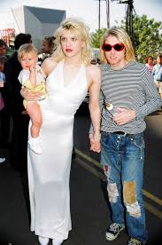 Coolest Couple Of The Night Courtney Love And Kurt Cobain Who Brought Along Daughter Frances Bean Stylish Celebrities 90s Fashion Trending 1990s Fashion Trends