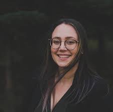 Gina Newcomb's Instagram, Twitter & Facebook