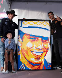 Finishing touches from the Mauneys themselves. All proceeds go to the  Western Sports Foundation — bidding ends this Thursday, Dec. 18! 🔗  http://givebutter.com/c/JBMAUNEY/auction