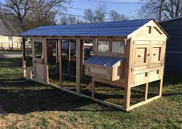 The henhouse interior is 7.3 square feet, with an additional 13 square feet between the nest box and the included run, for over 20 total square feet. American Coop Chicken Coops Landhausstil Hauser Charleston Von Carolina Coops Houzz