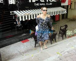 Iulia Vantur Snapped At Tip Toe In Juhu Parties Events Bollywood Hungama Tiptoe (tiptoes or tippy toes) describes the human body posture and locomotion of removing the heel(s) of one or both feet from the ground. bollywood hungama