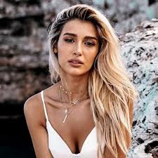 Alina eremia este o cântăreață care reușește să ajungă mereu în vârful topurilor, are o putere uimitoare de a se reinventa. Alina Eremia Despre Cum E SÄ Fie Femeie In Showbiz Nu E Simplu Dintr Un Singur Motiv