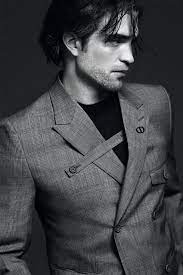 Robert first came into the limelight following his brief role in the fourth harry potter film goblet of fire robert pattinson's 7 most iconic movie roles. Batman Look Fur Das Buro Robert Pattinson Zeigt Wie Cool Businessmode Aussieht Gq Germany