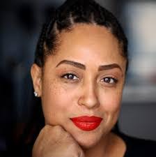 Monica Amaral's Instagram, Twitter & Facebook