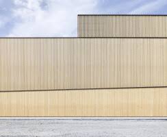 Die brandursache ist noch nicht geklärt und wird von spezialisten des kompetenzzentrums forensik der kantonspolizei st.gallen untersucht. Sports Center Sargans Blue Architects Archello