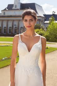 Weitere ideen zu indische brautkleider, braut, kleider. Brautkleid Jora By Kleemeier Kollektion 2020 Hochzeitskleid Romantic Wedding Dress Glamour Weisses Spitzenkleid Hochzeitskleid Spitze Brautkleid