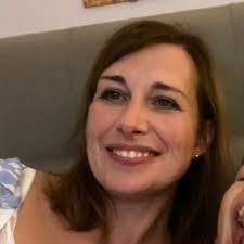 Lara Greene's Instagram, Twitter & Facebook