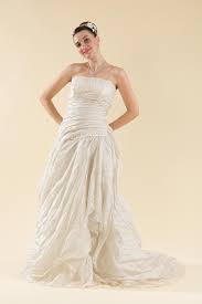 La madre degli abiti sposo può essere retrò montato, può essere alla moda. Abito Sposa Ampio A Decollete Grigio Perla Favole Abiti Da Sposa E Da Cerimonia Con Sartoria