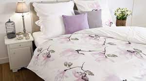 Son col en goulot l'empêche non seulement de s'échapper à l'extérieur durant la nuit mais se glisse également sous le matelas afin de. Housse De Couette Avec Rabat Impeccable Westwing