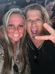 Night out with my woman. I dig daughtry. Big fan! 🤘🏼🎸🍻 now he's rocking  the badass white explorer. 🎸Creed was excellent.