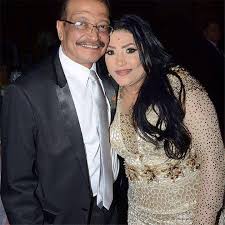 كذلك نشرت لأول مرة الصفحة الرسمية الفنانة ياسمين عبدالعزيز صورة لها مع شقيقتها عبر موقع «أنستجرام», ياسمين لم تظهر من قبل مع شقيقتها والتي لا علاقة لها بالوسط وتوالت أعمالها الفنية الناجحه والمميزه #كريمـعبدـالعزيز #ياسمينـعبدالعزيز #الإختيار٢. ØªØ¹Ø±ÙÙŠ Ø¹Ù„Ù‰ Ù…ØµØ·ÙÙ‰ Ø³Ø§Ù„Ù… Ø²ÙˆØ¬ Ø¨Ø¯Ø±ÙŠØ© Ø·Ù„Ø¨Ø© Ù„Ù‡Ù„ÙˆØ¨Ù‡