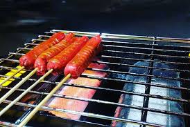 Selain itu sosis juga dapat disajikan sebagai salah satu jajanan cepat saji yang siap dinikmati kapan saja, seperti sosis bakar bumbu barbeque. Sosis Bakar Merah Bumbu Bbq Sosisnfriends Bekasi Facebook