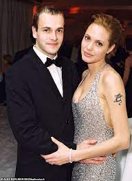 A fan page for actor jonny lee miller. Angelina Jolie Once Introduced Pax And Knox To Jonny Lee Miller Fr24 News English
