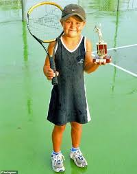 Tek kadınlar dünya 1 numarası ashleigh barty, i̇talya açık tenis turnuvası'nda önde olduğu çeyrek final müsabakasında, sakatlığı nedeniyle korttan çekilmek zorunda kaldı. Ash Barty Becomes The First Australian To Win The French Open Since 1973 Daily Mail Online