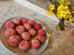 Sistemati nei pirottini di carta sono dolci raffinati ed eleganti da servire a tavola e da portare in regalo agli amici. Le Pesche Dolci Una Ricetta Della Tradizione Marchigiana Destinazionemarche Blog