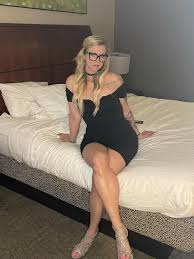 NC Hotwife Ashley enjoys a thrilling foursome with multiple partners