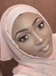 KRÈME CHATS WITH AMINA SULEIMAN , MAKEUP ARTIST .