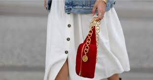 Chanel, c'est l'élégance et la féminité françaises. Les Sacs Chanel Cultes Des Annees 1980 Et 1990 Sont Chez Collector Square Madame Figaro