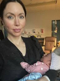 Beyoncé has caught the attention of netizens, as they believe she's 43 but  looks just 21. "She could still keep this beauty and shape for the next 40  years." You believe so❓