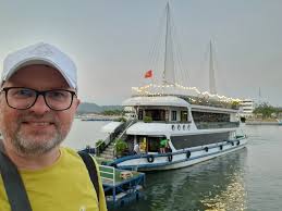 Halong Bay Maia Cruise one day trip with lunch and kayaking