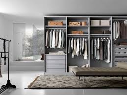 Ein begehbarer kleiderschrank ist eine tolle sache. Begehbarer Kleiderschrank Aus Holz In Grau Von Presotto Begehbarer Kleiderschrank Begehbarer Kleiderschrank Luxus Begehbarer Kleiderschrank Design