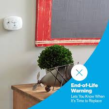 It is powered by on 9v replaceable battery giving you peace of mind even during power outages. First Alert Co400ff Battery Powered Carbon Monoxide Alarm Pack Of 1 White Carbon Monoxide Detectors Amazon Com