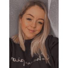 Amelia Chapman's Instagram, Twitter & Facebook