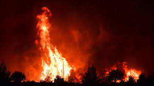 Εκκενώθηκαν οι οικισμοί μαρκάτι, συντερίνα και άγιος κωνσταντίνος λόγω της μεγάλης φωτιάς στη λαυρεωτική. Ldp9w20t 3l6km